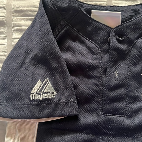 New York Yankees onesie. Size 18 mos. ⚾️ - Picture 7 of 8